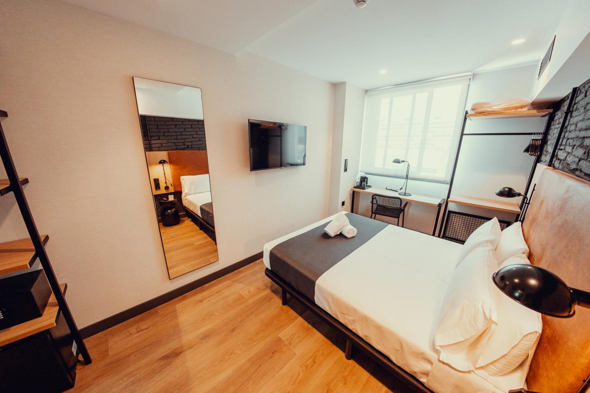 Hotel Transit — Photos 1